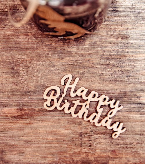 Streuteile aus Holz "Happy Birthday" - 6 x 3 cm - 4 Stück