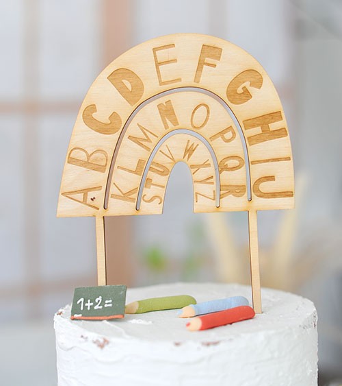 Cake-Topper aus Holz „Regenbogen Alphabet"