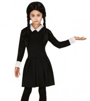 Schwarzes Kostümkleid mit weißem Kragen