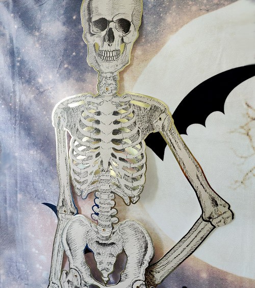 Deko-Skelett aus Pappe mit goldenem Rand - 135 cm