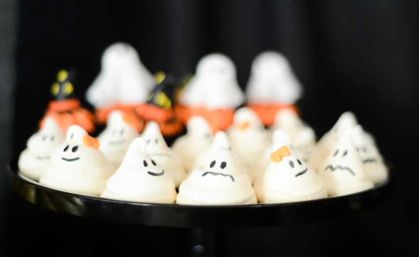 Geister-Baiser als Rezeptidee für Halloween mit Kindern