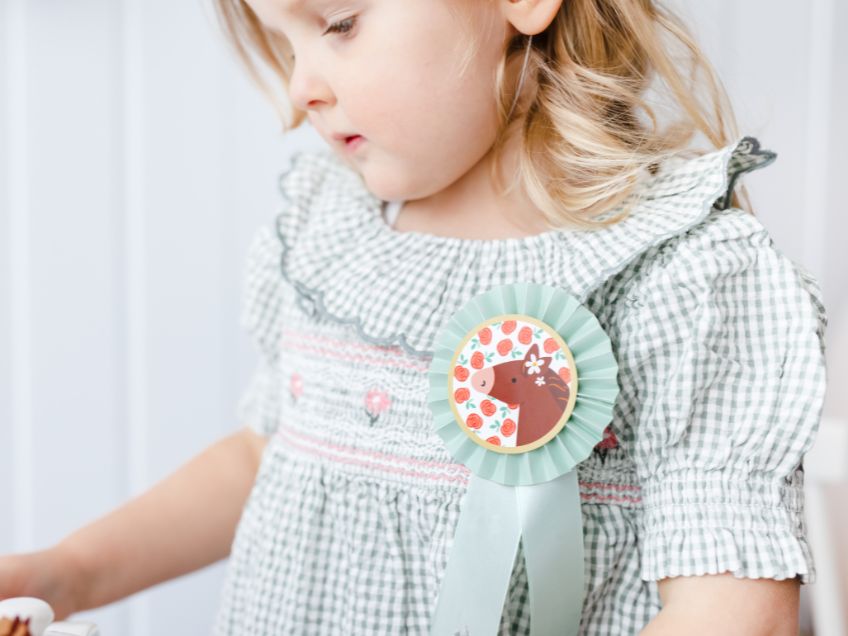 Mit kleinen Accessoires wie diesem Geburtstagsorden mit Pferd fühlt sich dein Geburtstagskind besonders Mit kleinen Accessoires wie diesem Geburtstagsorden mit Pferd fühlt sich dein Geburtstagskind besonders