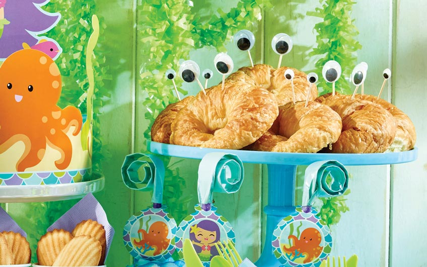 Krabbelnde Croissants - Herzhafte Snacks für den Meerjungfrauen-Kindergeburtstag