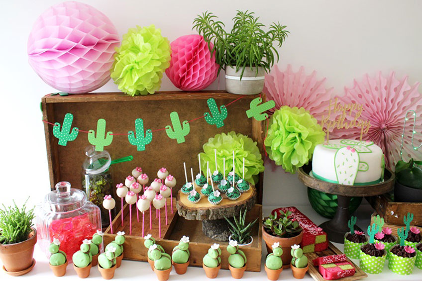 Feier eine sommerliche Kaktus-Mottoparty mit trendiger Deko