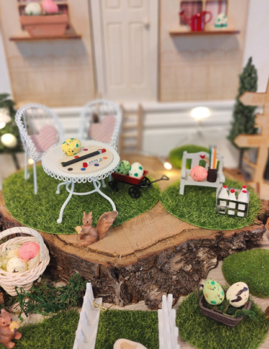 Ideen für den Wichtel zu Ostern - kleine Eier anmalen und frühlingshaftes Zubehör