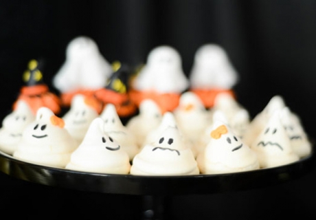 Süßes Spuk-Rezept: Baiser-Halloween-Geister für kleine Schleckermäuler