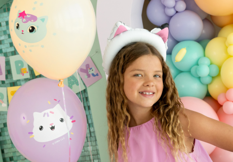 Pastellfarbene Luftballons mit Katzen für den Kindergeburtstag deines Gabby Dollhouse-Fans