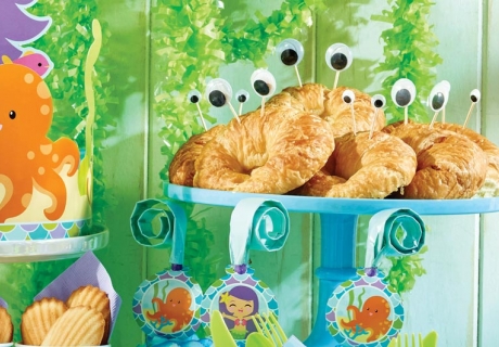 Krabbelnde Croissants - Herzhafte Snacks für den Meerjungfrauen-Kindergeburtstag