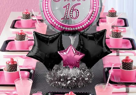 Pink und Schwarz sind beliebte Dekofarben für den Sweet 16